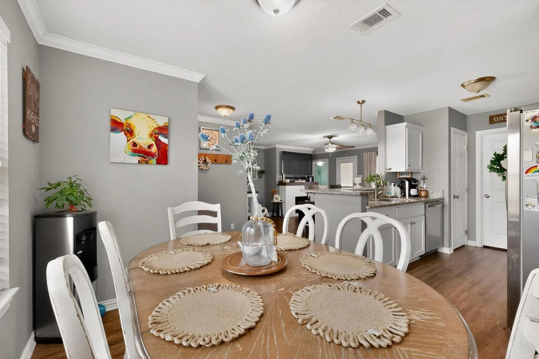 Photo of 423 Caloway Drive