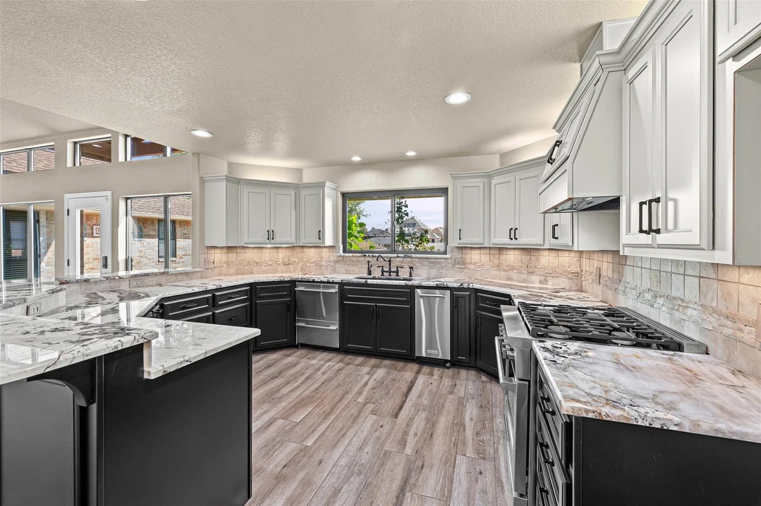Photo of 2325 River Road