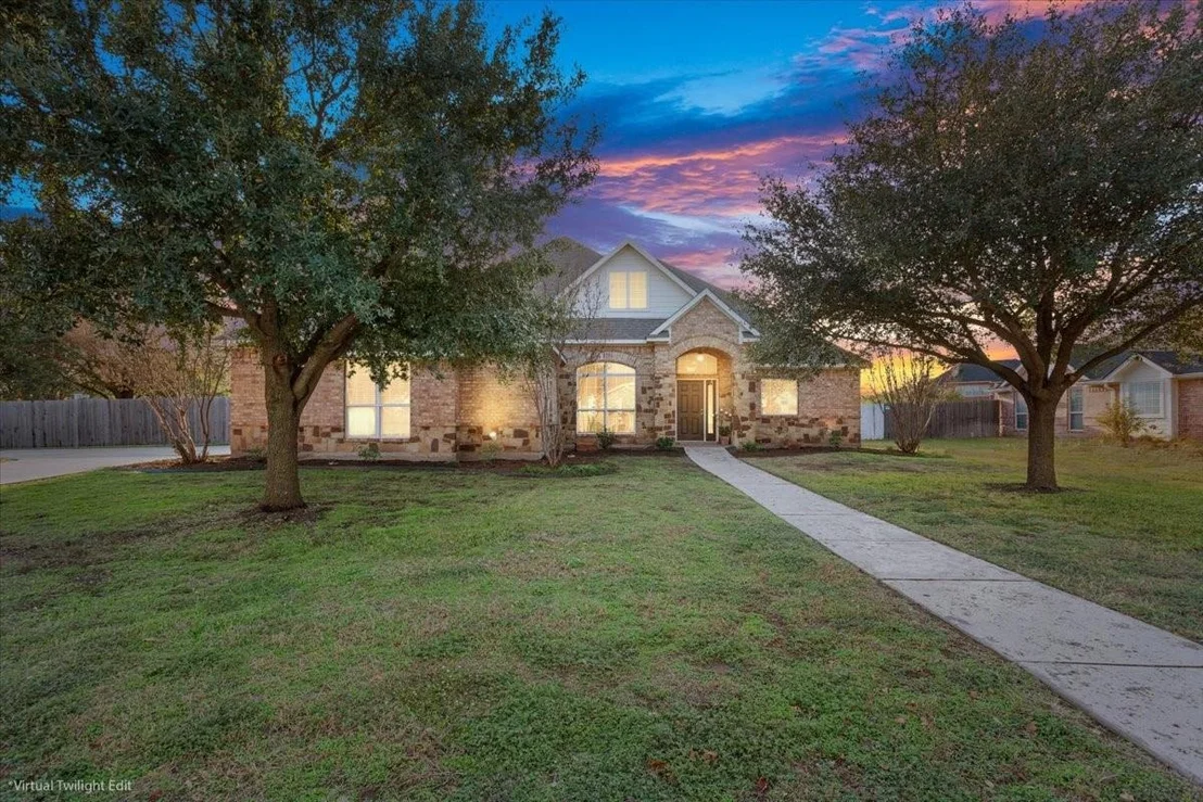 Photo of 900 Queen Elizabeth Drive