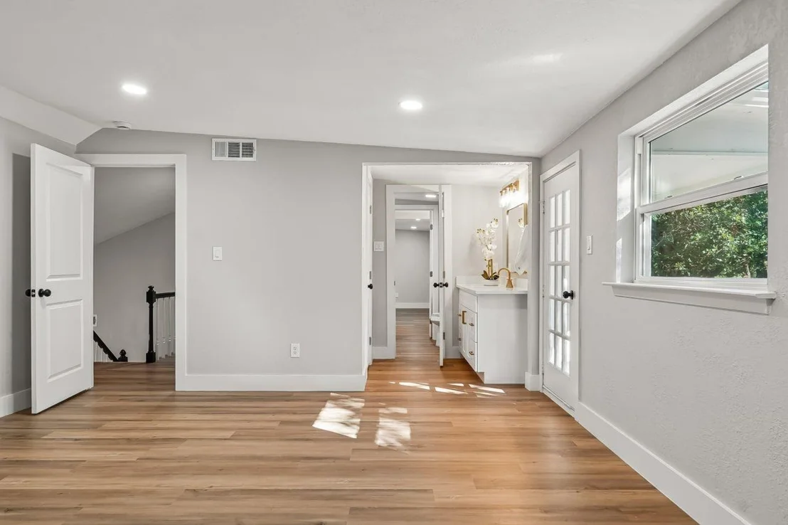 Photo of 2872 Hurstview Drive