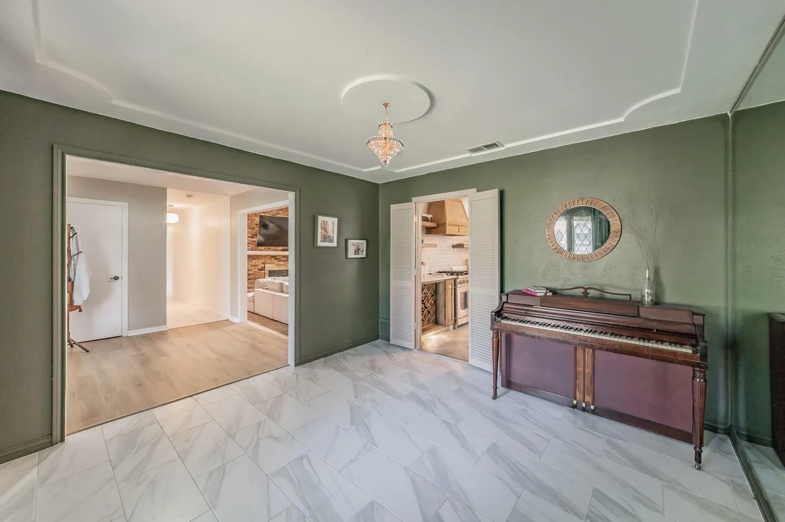 Photo of 2211 Midhurst Drive
