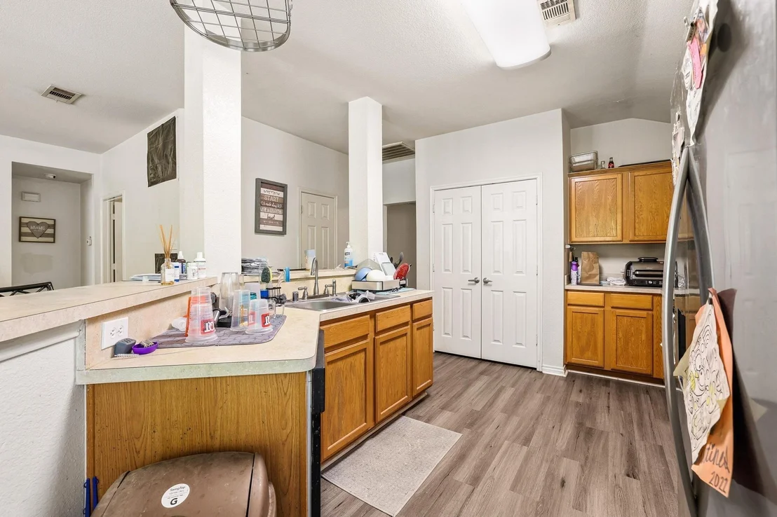 Photo of 704 Acacia Drive