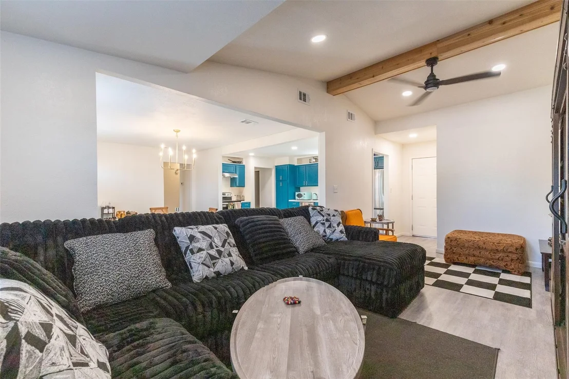 Photo of 2218 N Mockingbird