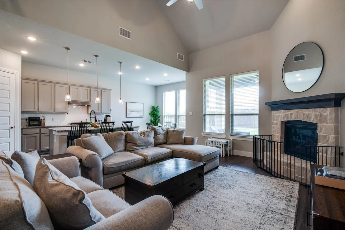Photo of 1549 Sugarberry Drive