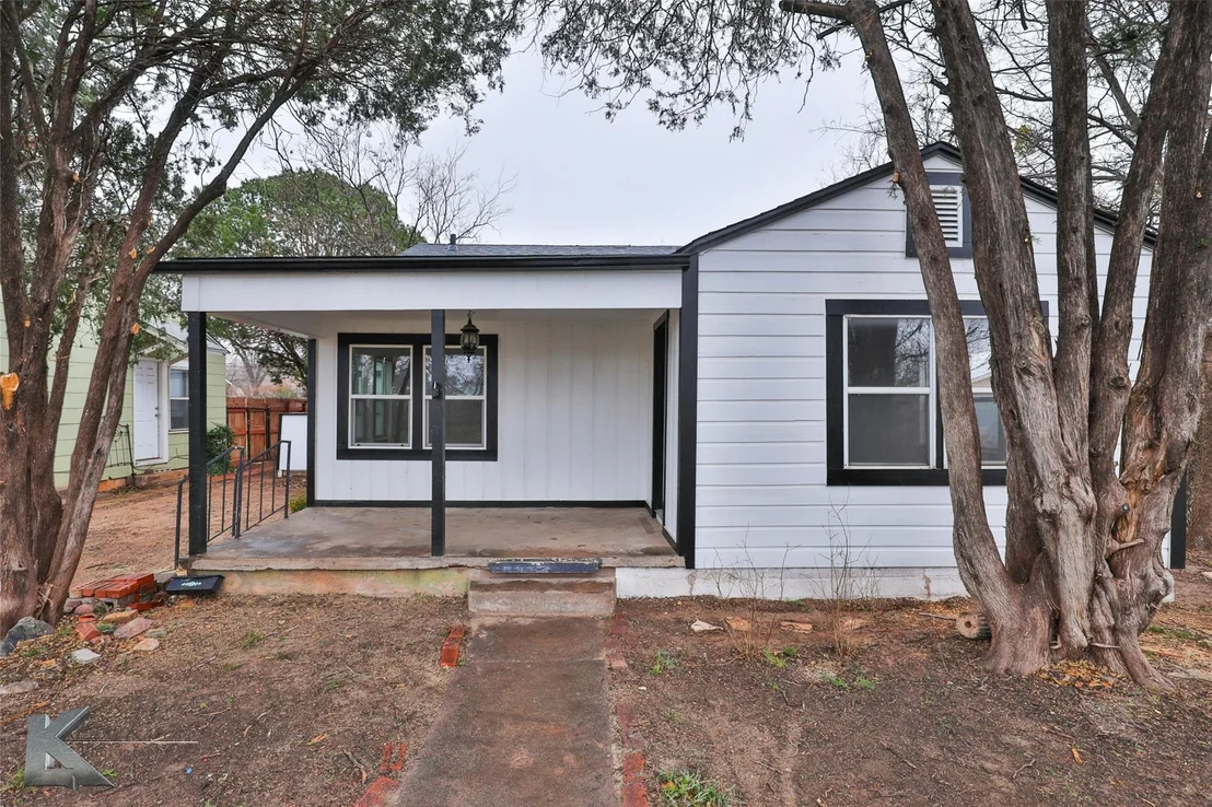 Photo of 2225 Russell Avenue
