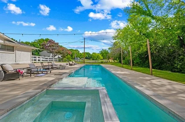 Photo of 6602 Lyons Road