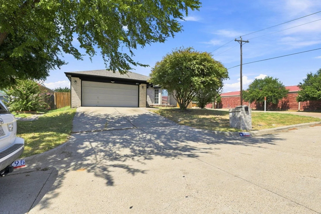 Photo of 8195 Waterside Trail
