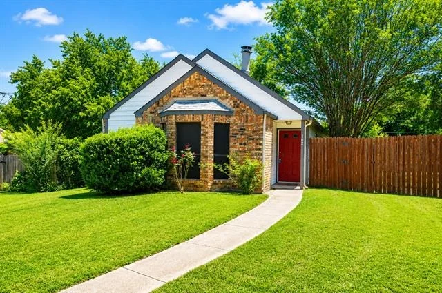 Photo of 102 Pinyon Lane