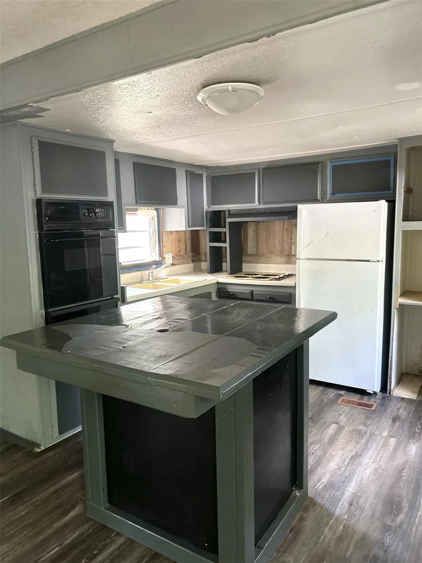 Photo of 305 Live Oak Lane