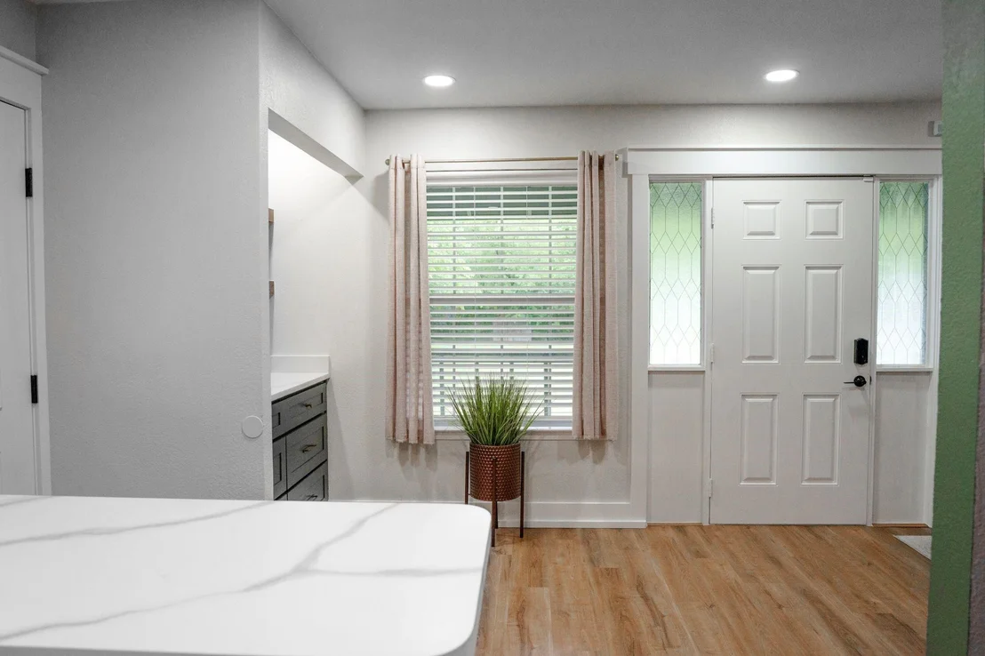 Photo of 1016 W Collins Street