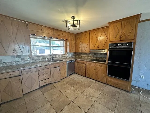 Photo of 1308 Lion Street