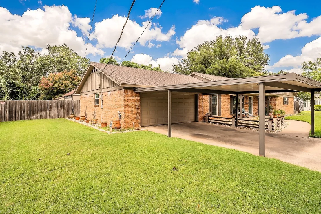 Photo of 5004 Blackstone Drive
