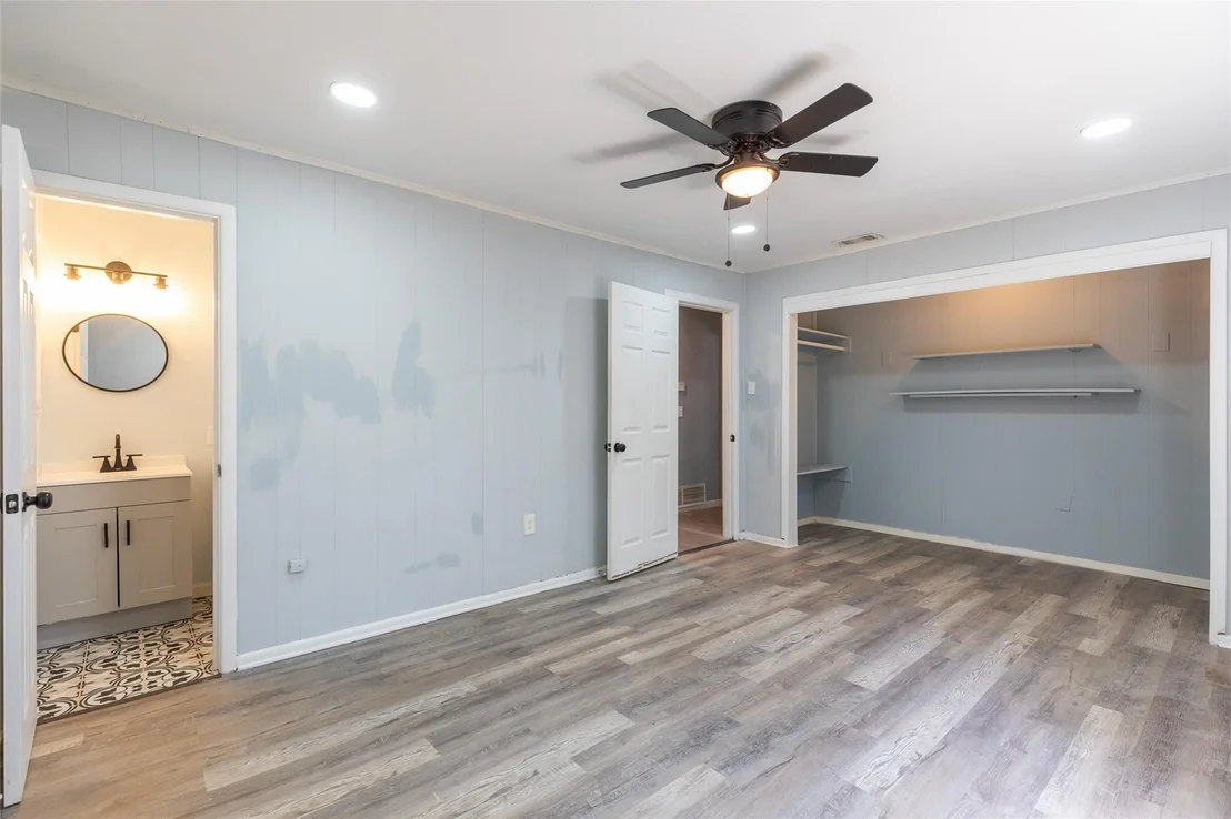 Photo of 2142 N Mockingbird Lane