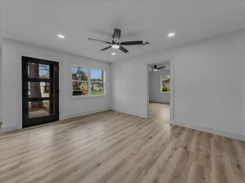 Photo of 802 Nl Robinson Drive