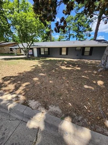 Photo of 606 Colonial Drive
