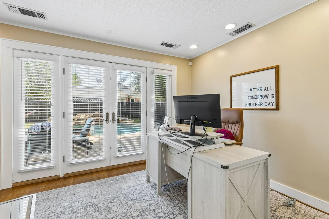 Photo of 2235 Mistletoe Boulevard