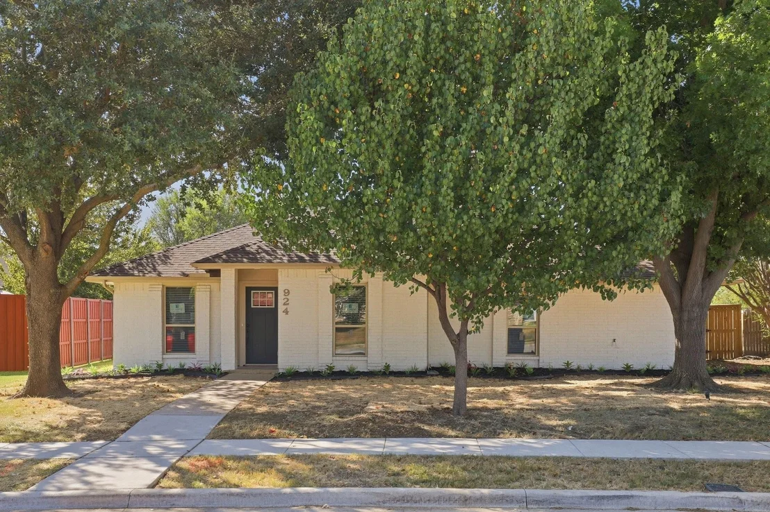 Photo of 924 Edgefield Trail