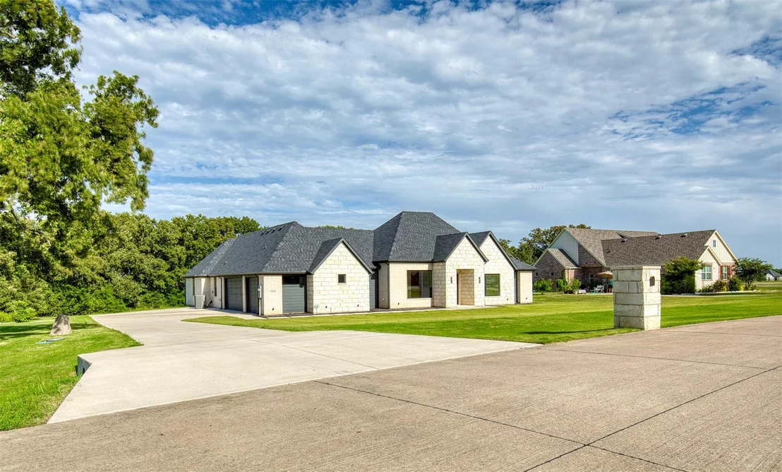 Photo of 1044 Hidden Oaks Drive