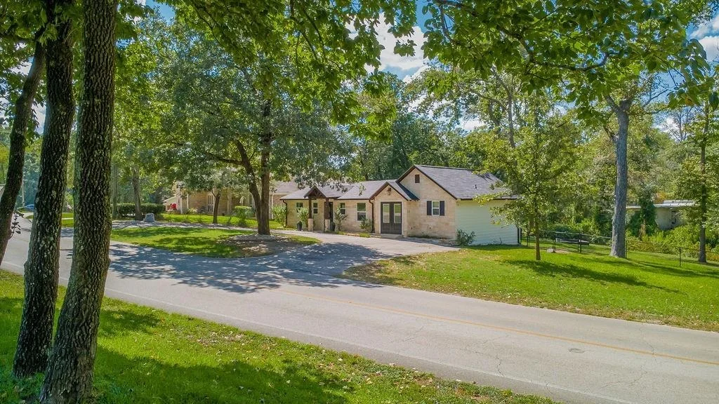 Photo of 224 Hideaway Lane E