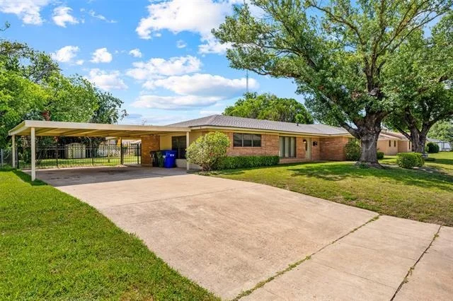 Photo of 1813 King Cole Drive