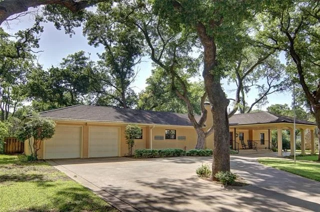 Photo of 825 Elm Street