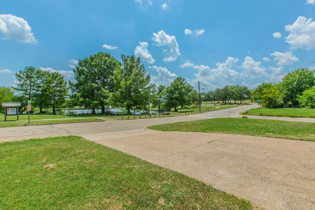 Photo of 1936 Post Oak Drive
