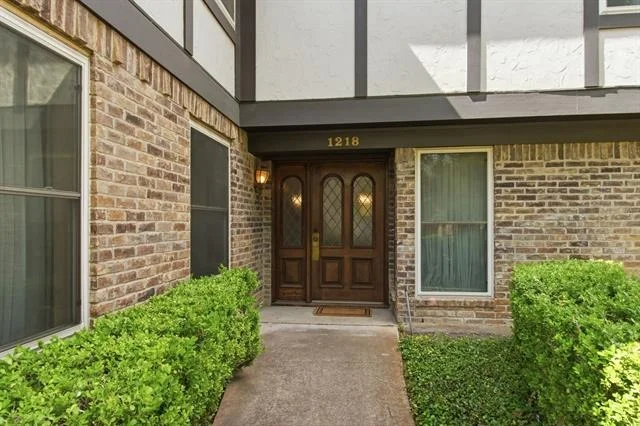 Photo of 1218 Stratford Drive