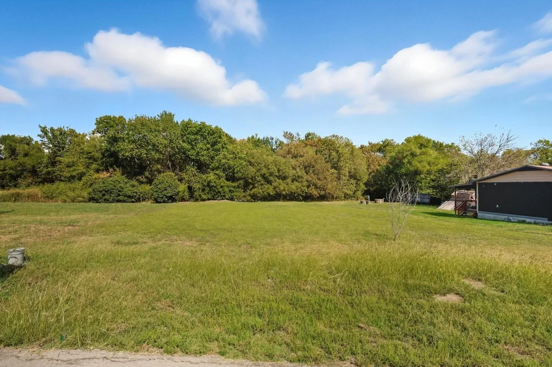 Photo of 869 Lakeside Drive