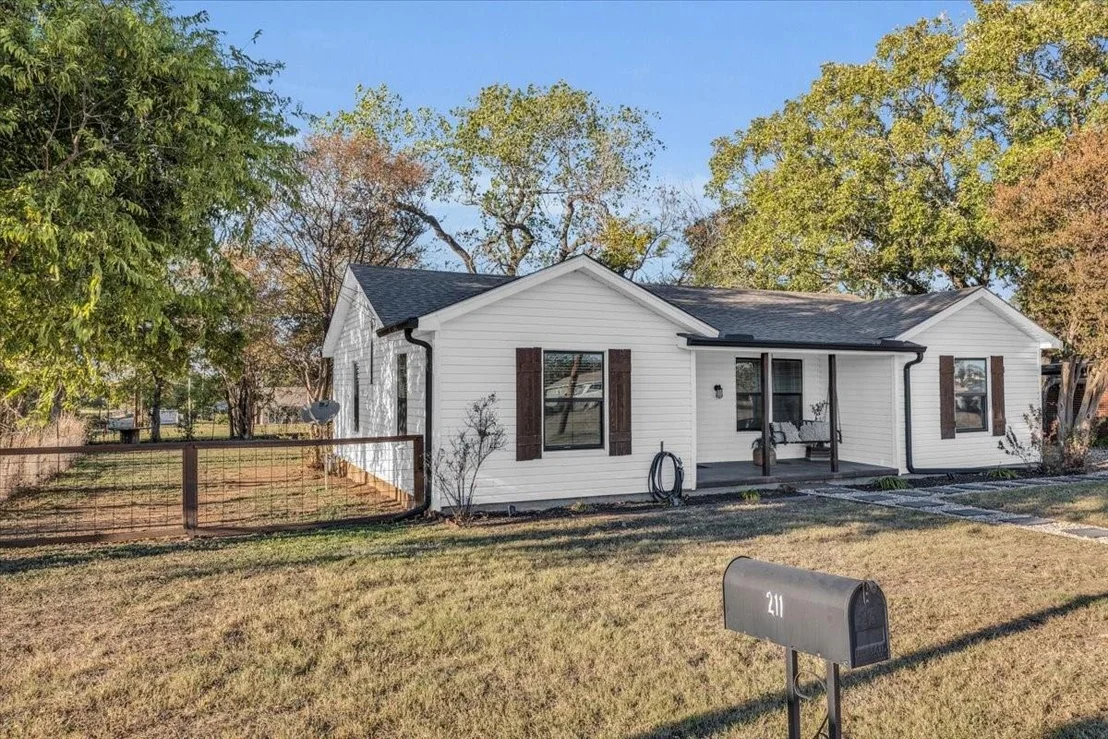 Photo of 211 W Stegall Drive