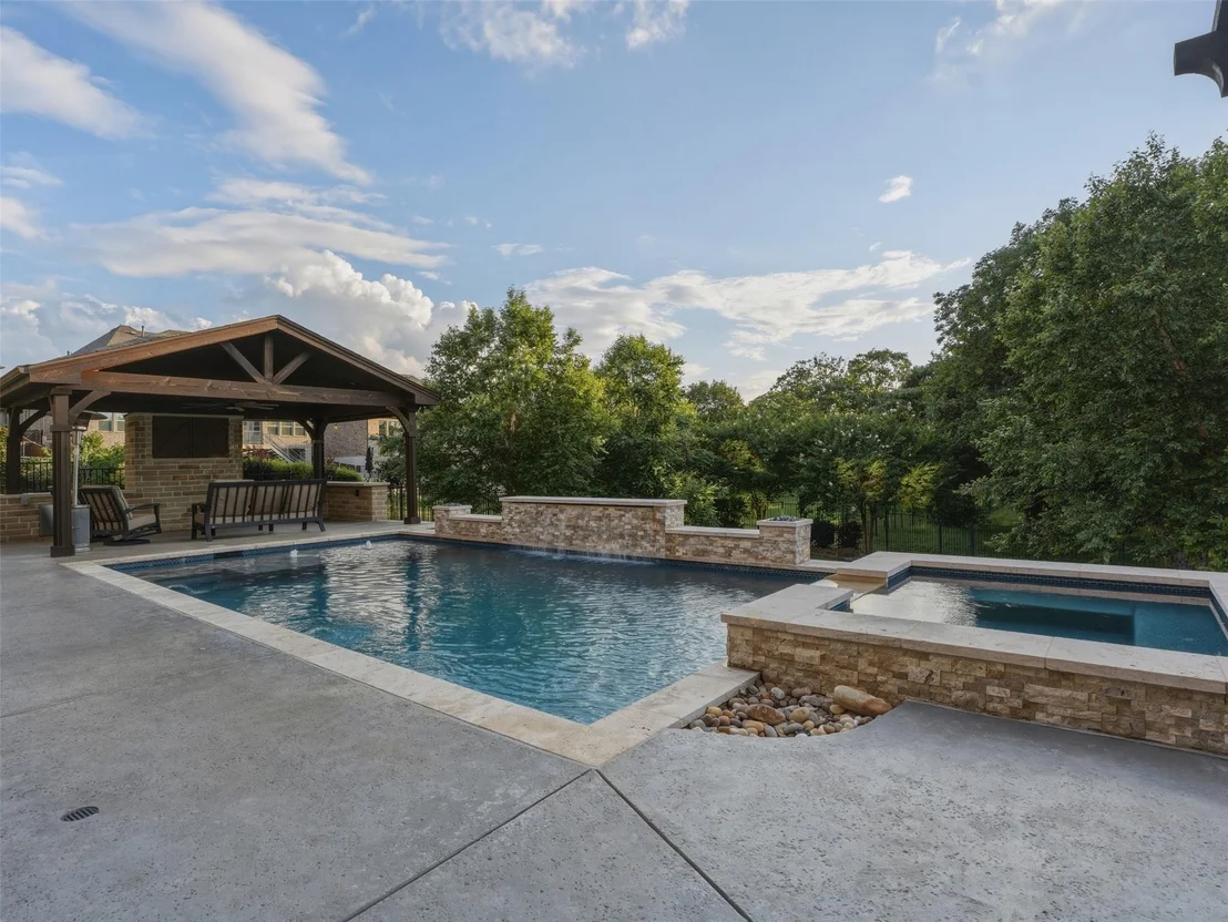 Photo of 1221 Falcon Drive