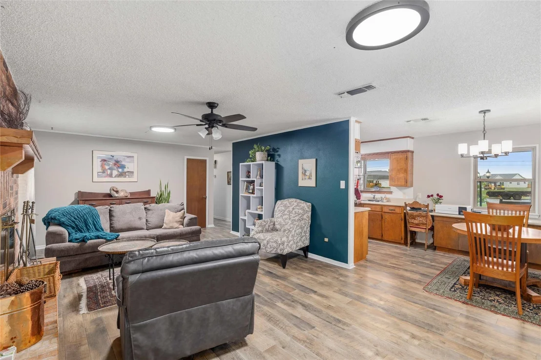 Photo of 205 longhorn dr