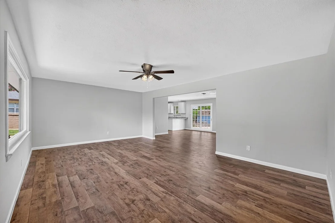 Photo of 154 Hallmark Drive W