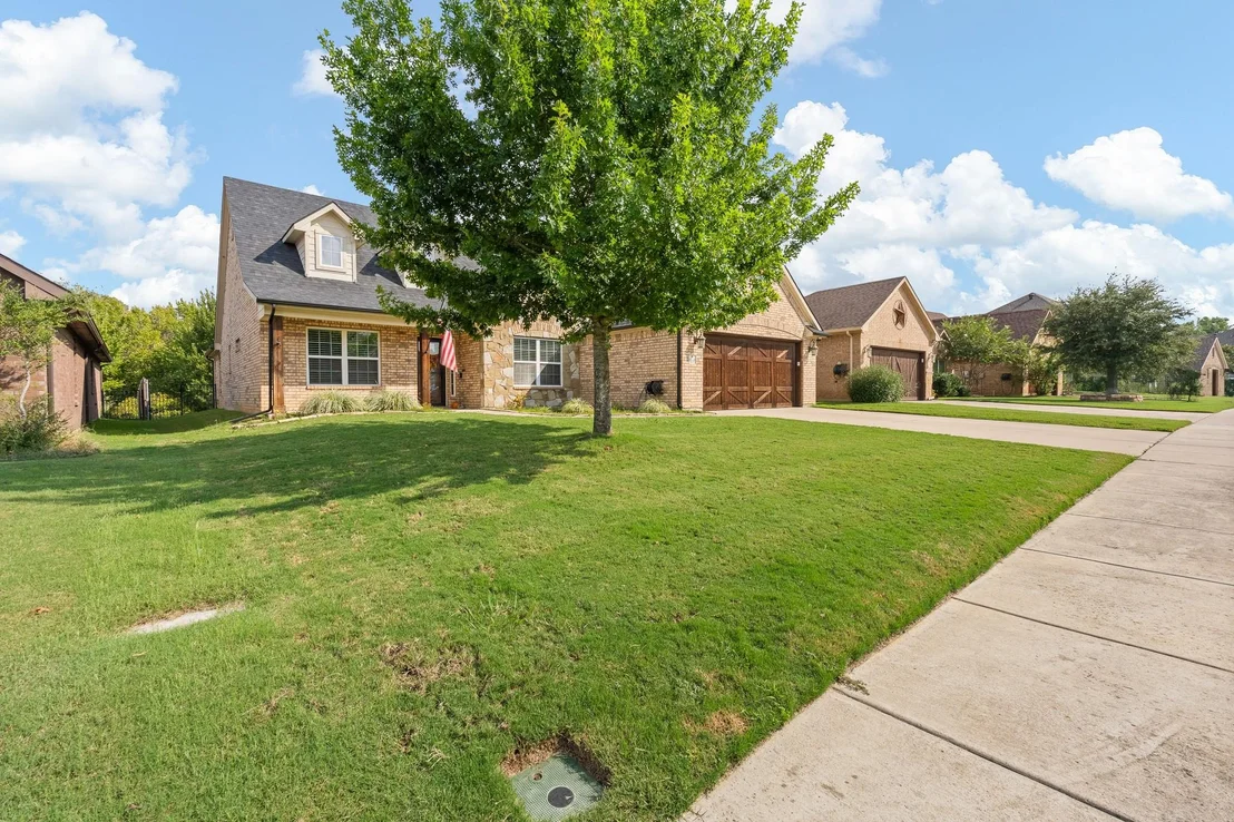 Photo of 3137 Shoreline Drive