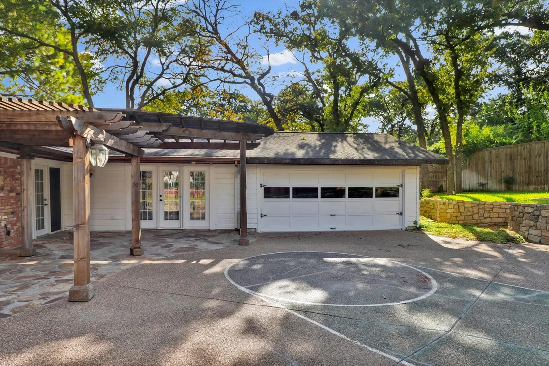 Photo of 2706 Oak Cliff Lane