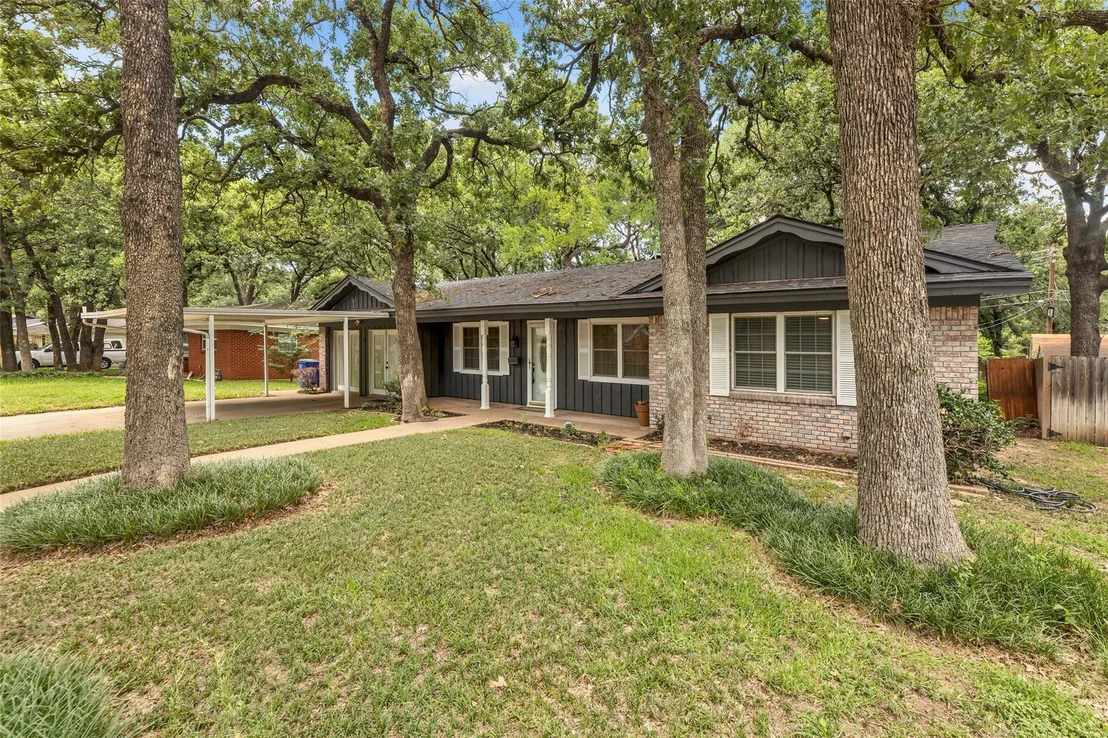 Photo of 204 Juniper Street