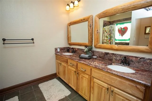Photo of Unit 2 at 880 Cliffs Drive