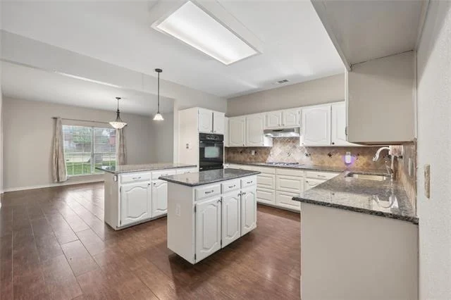 Photo of 828 Rockefeller Lane