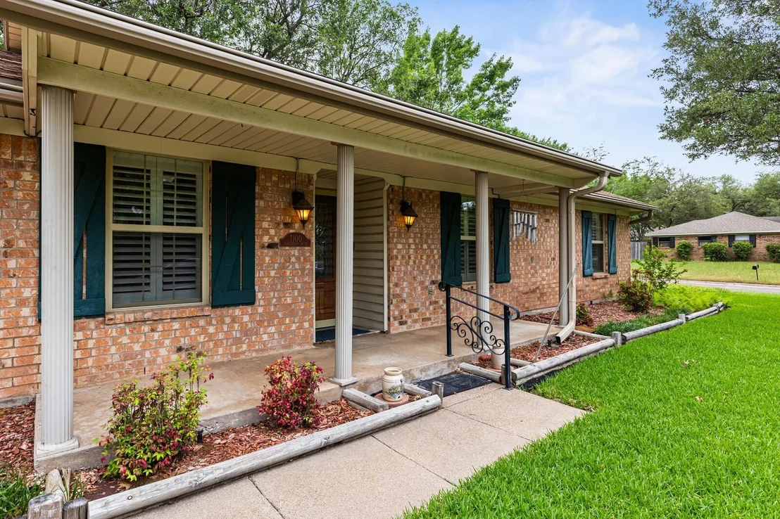 Photo of 7100 Canterbury Drive