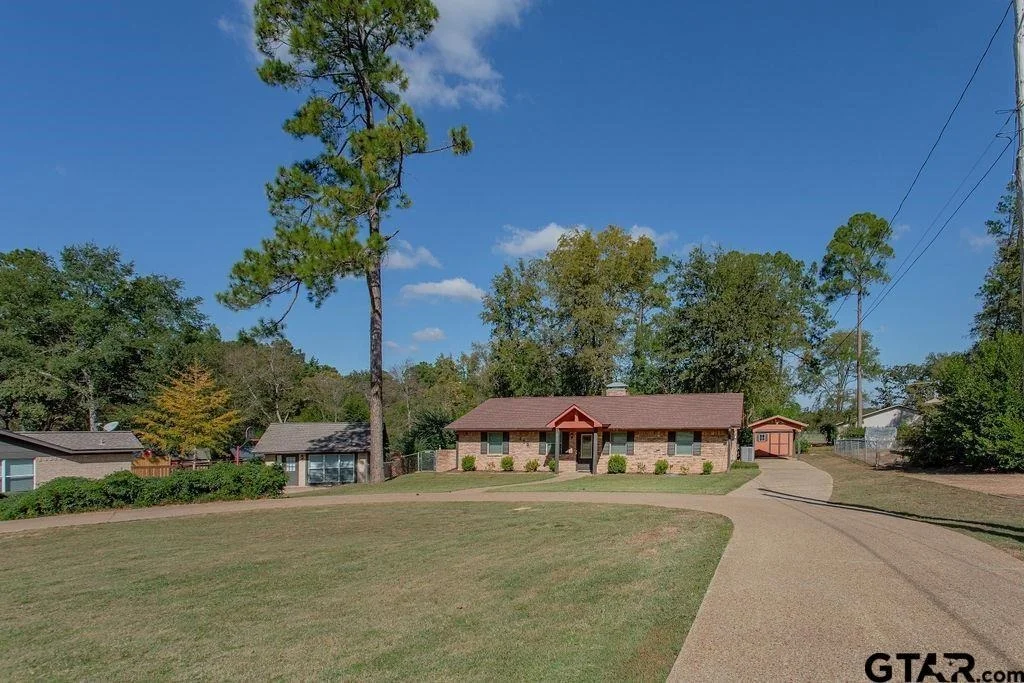 Photo of 213 Treetop Lane
