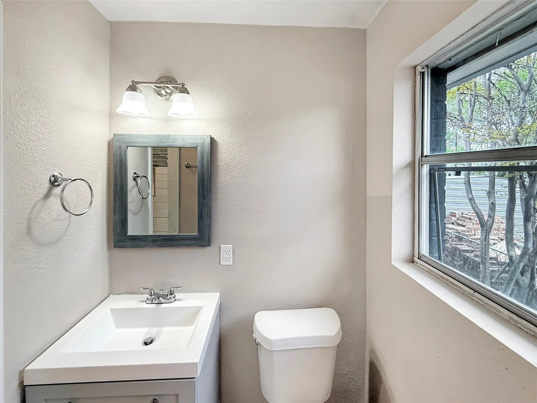 Photo of 1717 Globe Avenue