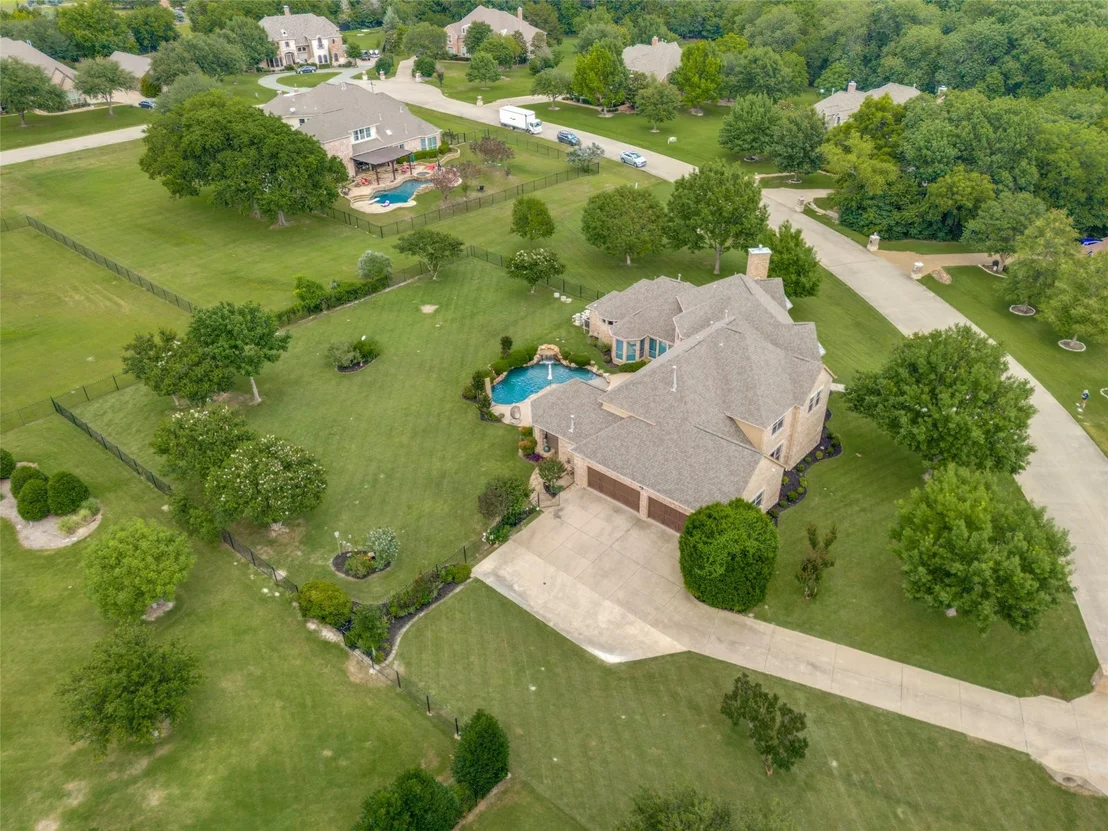Photo of 671 Lakeridge Drive