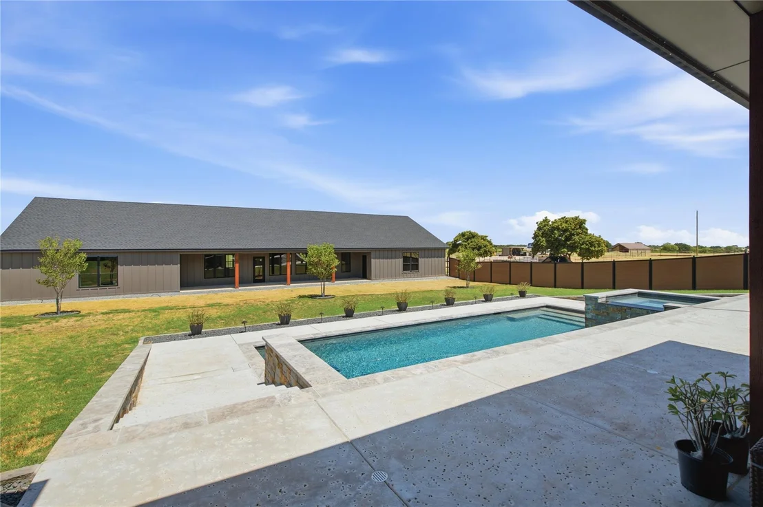 Photo of 2223 Grass Roots Road