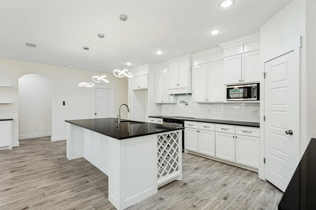Photo of 901 E Devitt Street