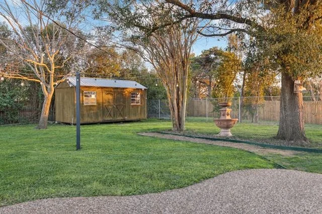 Photo of 2208 Lake Ridge Circle