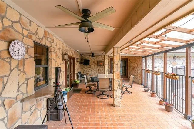 Photo of 1503 W Westhill Drive