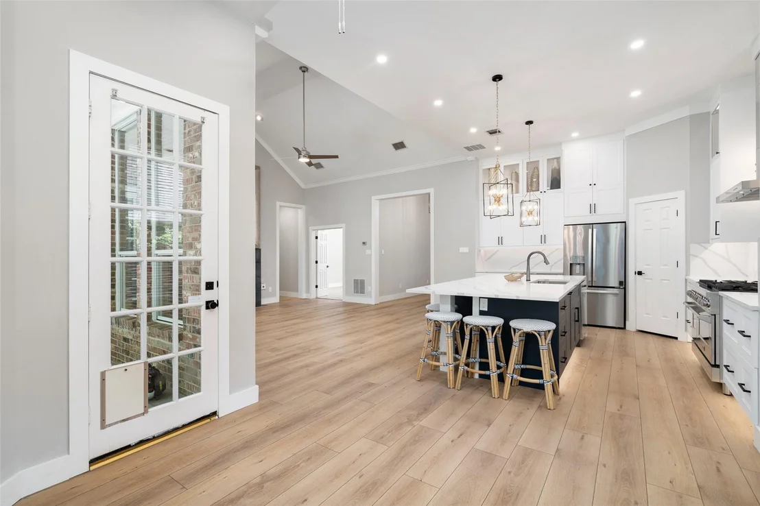 Photo of 905 Rolling Meadows Court