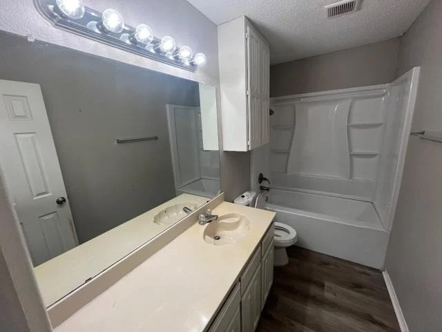 Photo of 934 Robinwood Drive