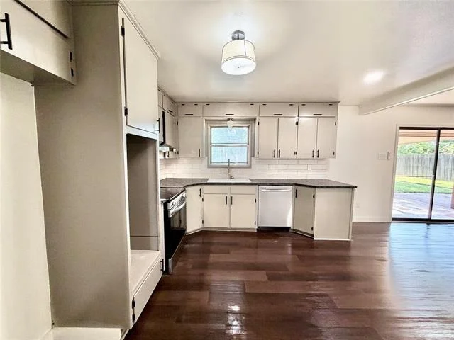Photo of 1410 Westwood Drive