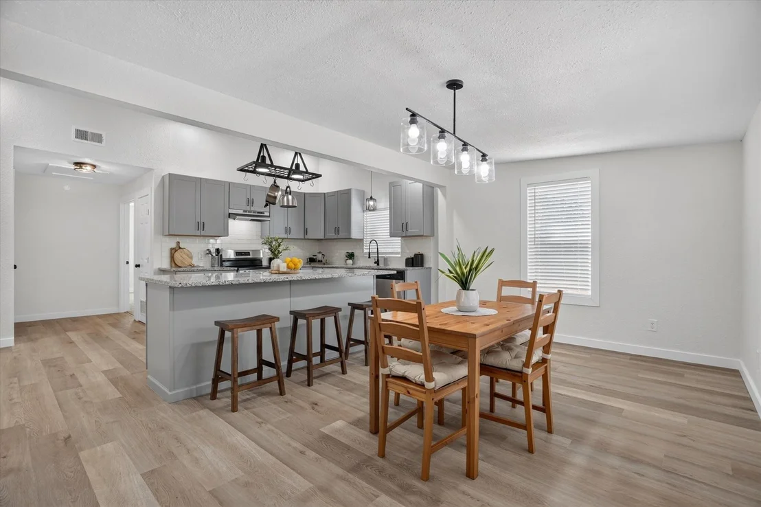 Photo of 795 Meadow Road