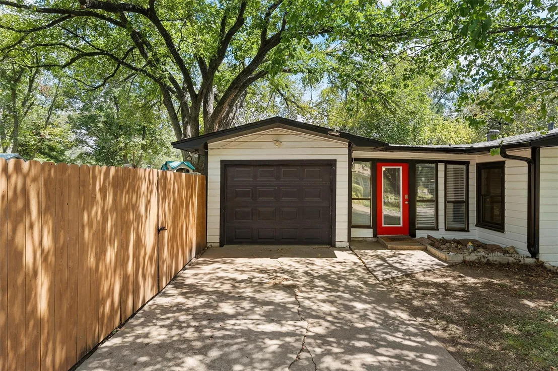 Photo of 3921 Austin Avenue
